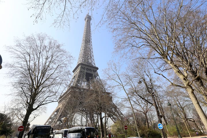 AMAZING VIEW OF THE EIFFEL TOWER!