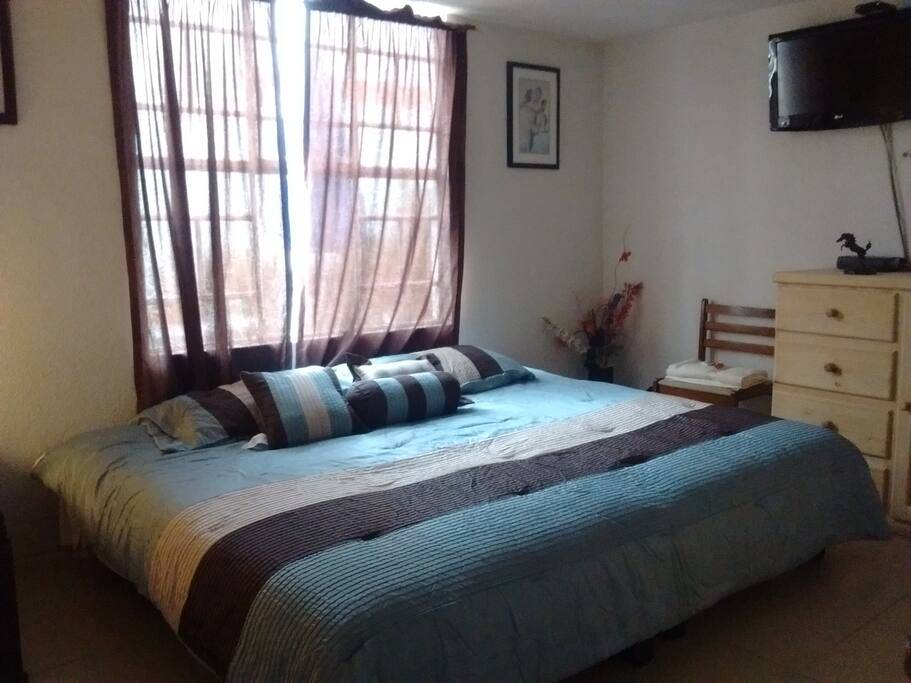 Habitación cálida privada,tv, wifi.