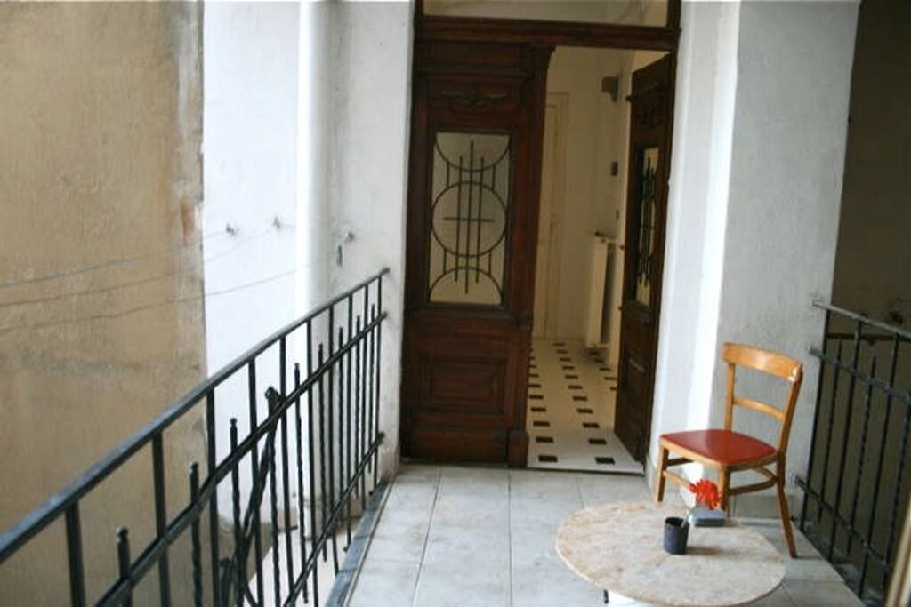 balcony