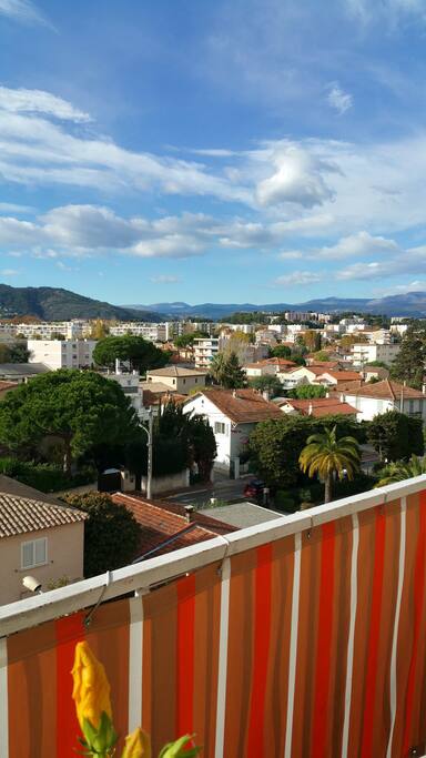 Vue du balcon cuisine.