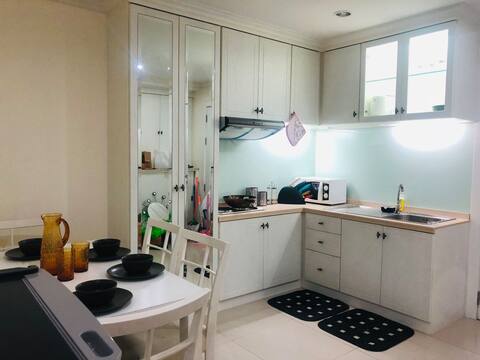 Fifth Avenue Condo 1, next to MRT station