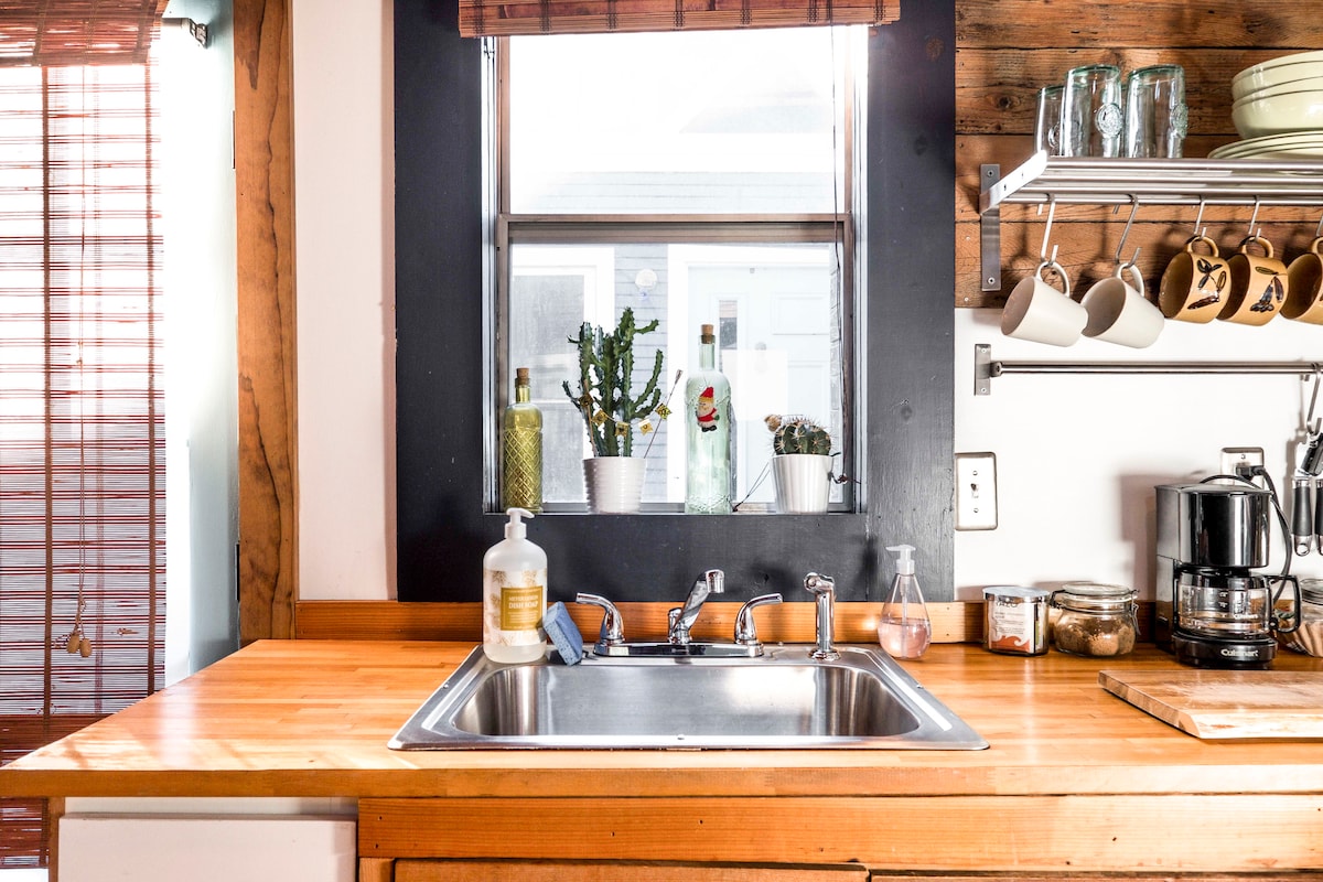Modern Lofted Cottage Custom Woodwork, Central ATX