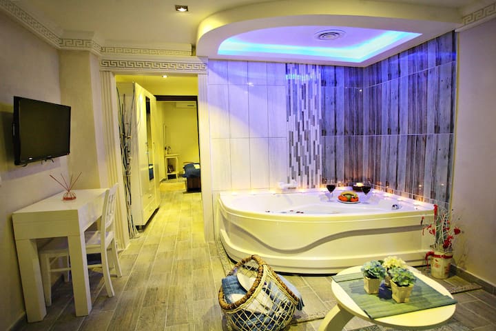 Taksim Romantic Suites Jacuzzi,