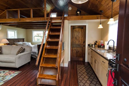 ParkAve Cottage - Adorable & Cozy near river paths