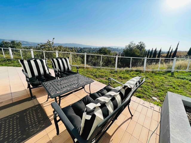 Huge Villa 2 Master Suites 5Bedrm/4Bath View Pool gallery image 4