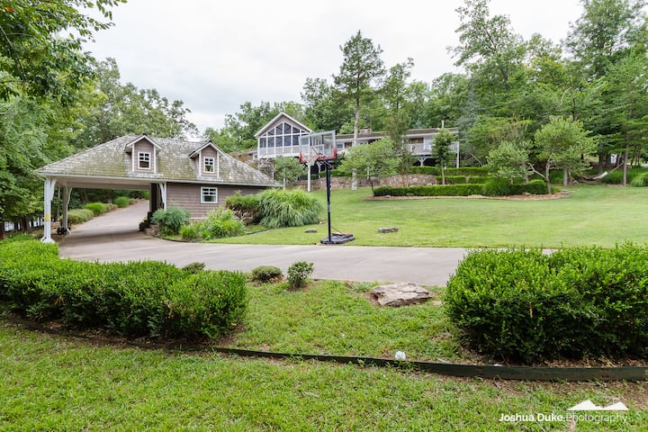 Beaver Lake Lakeside Cottage