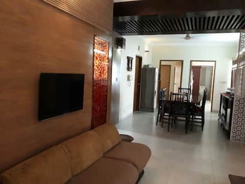 Contemporary Spacious Urban Oasis