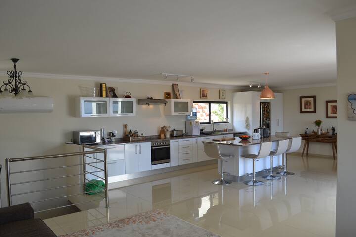 Luxury 2 bed duplex with sea view in Camps Bay gallery image 5