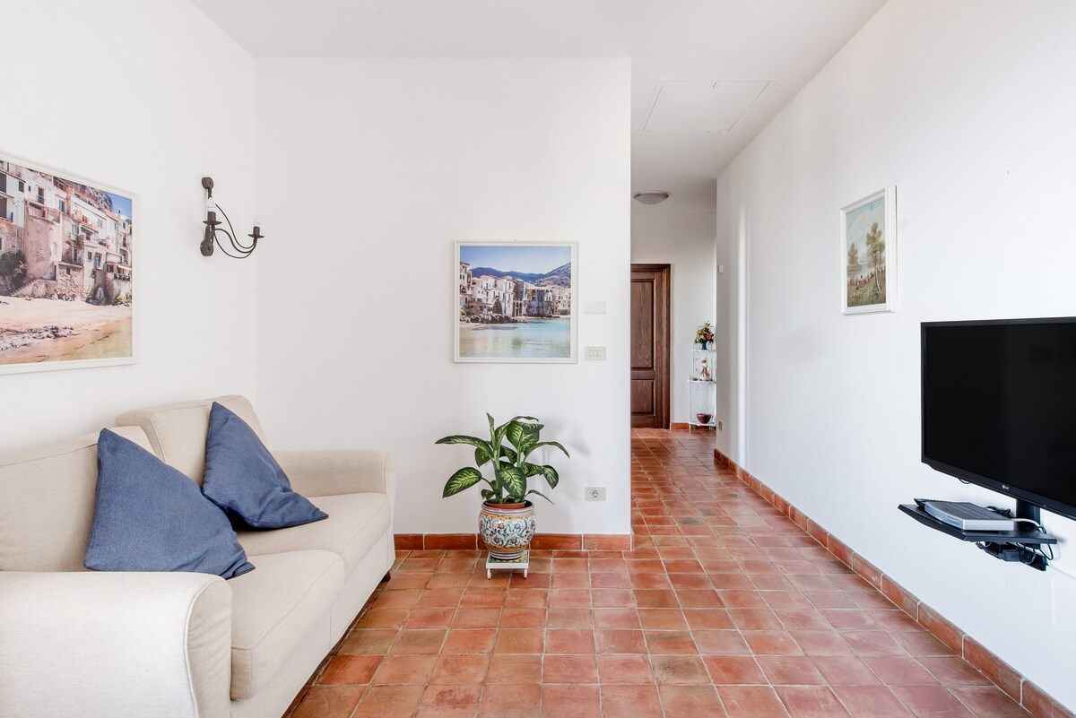 Popular Airbnb listing: Mediterranean Apartment with Breathtaking Views in Cefalù