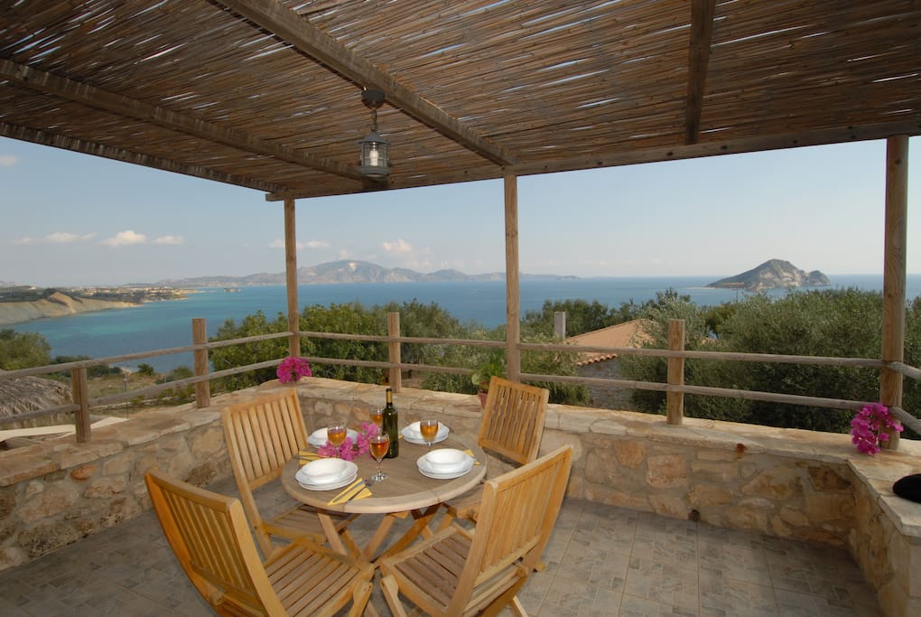 Veranda & sea view (top floor)