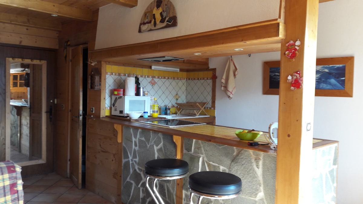 Popular Airbnb listing: studio "le daffodils" à Crest-Voland in Crest Voland