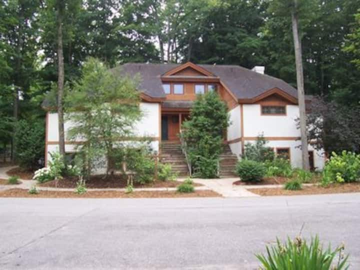 BOYNE MOUNTAIN DISCIPLES CONDO SLEEPS UP TO 16 Chalets for Rent in