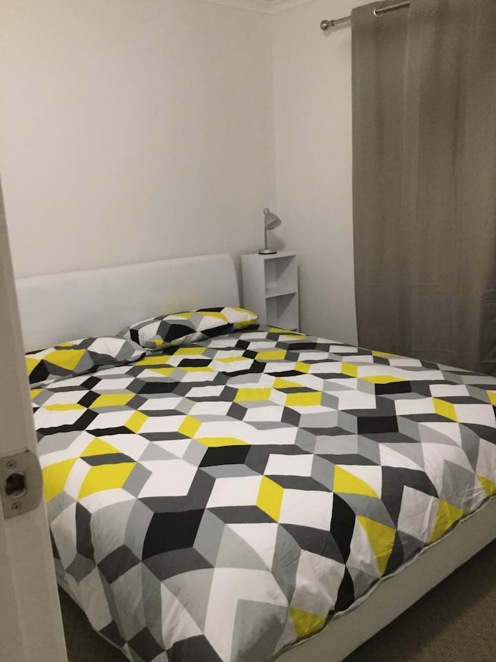 Dhomë gjumi 1 krevat dopio "king"