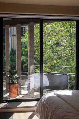 Discover Roma | 2BR | Balcony