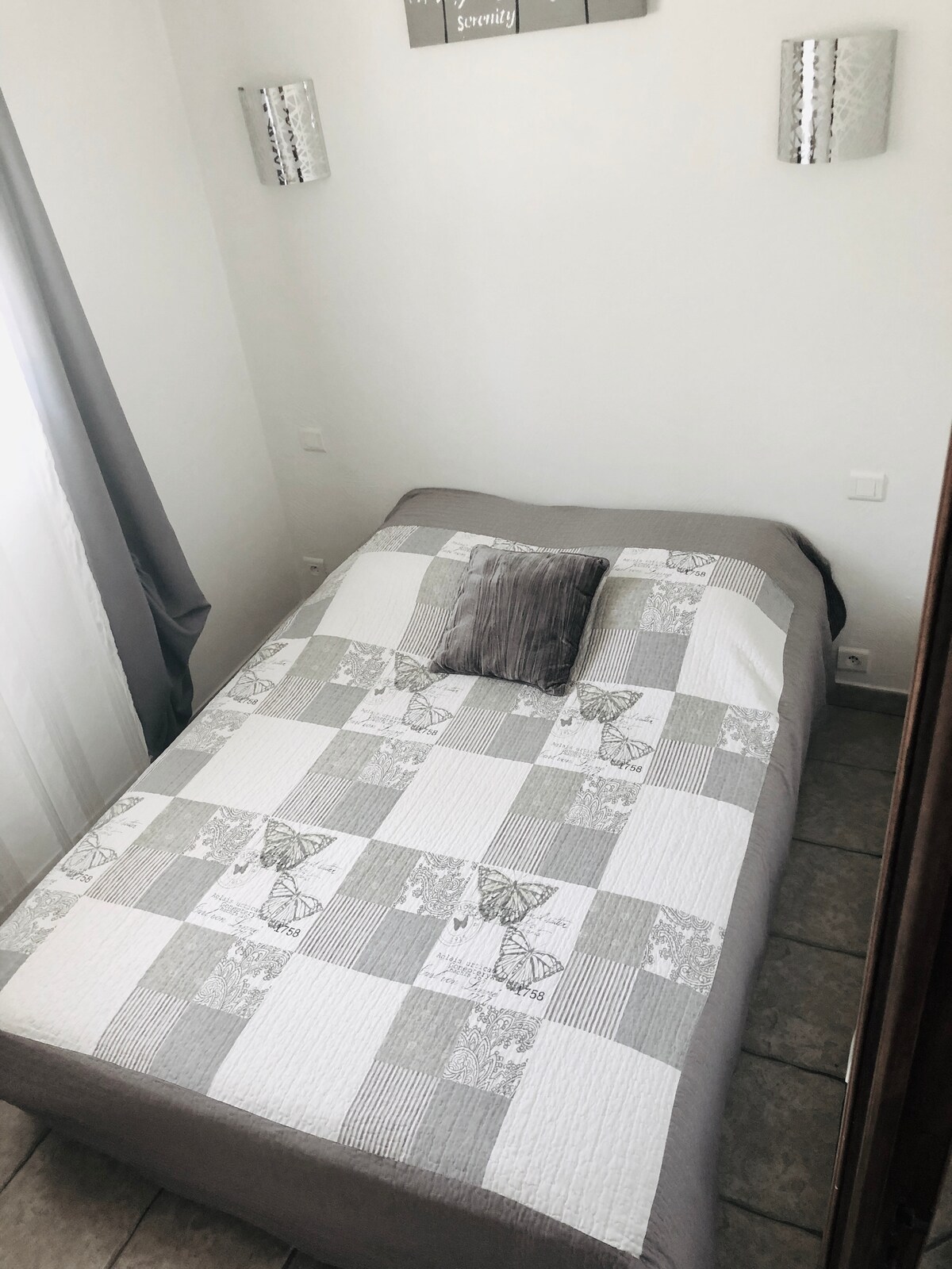 卧室4 （较小） - 140厘米床 