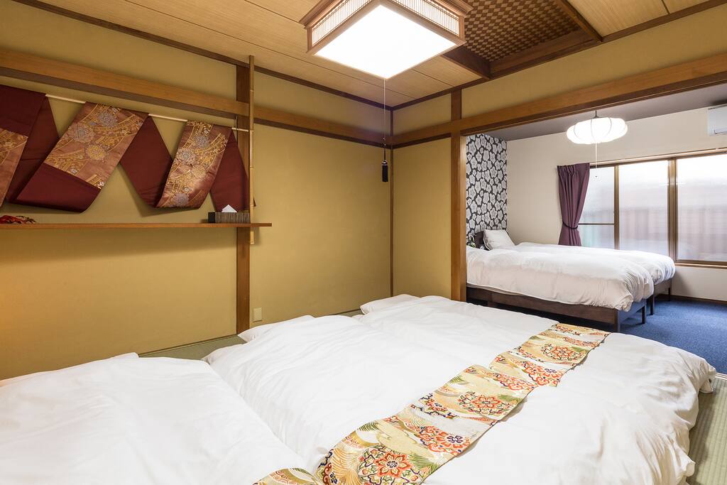 Up to 5 people can stay in the guestthouse.