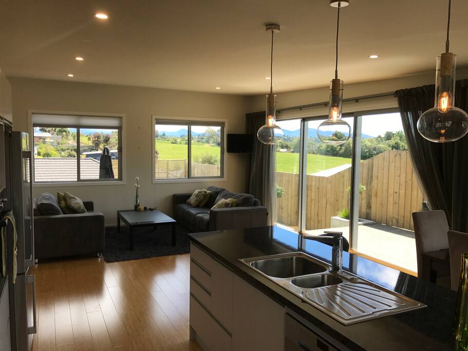 2nd lounge, kitchen area