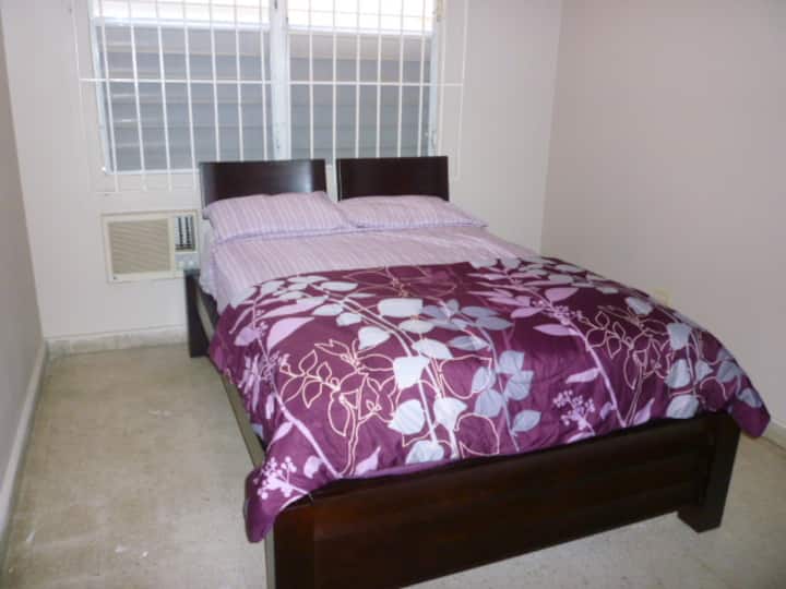 ห้องนอนที่สองพร้อมเตียงคู่