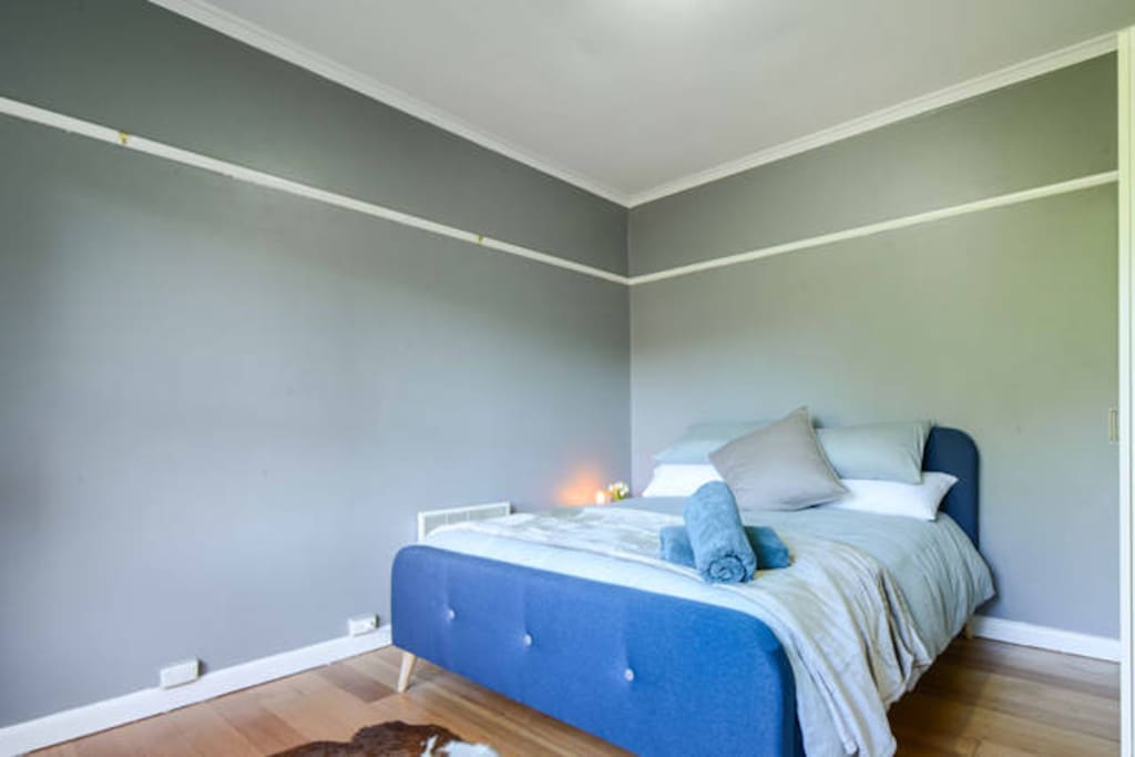 Calm, relaxing bedroom.