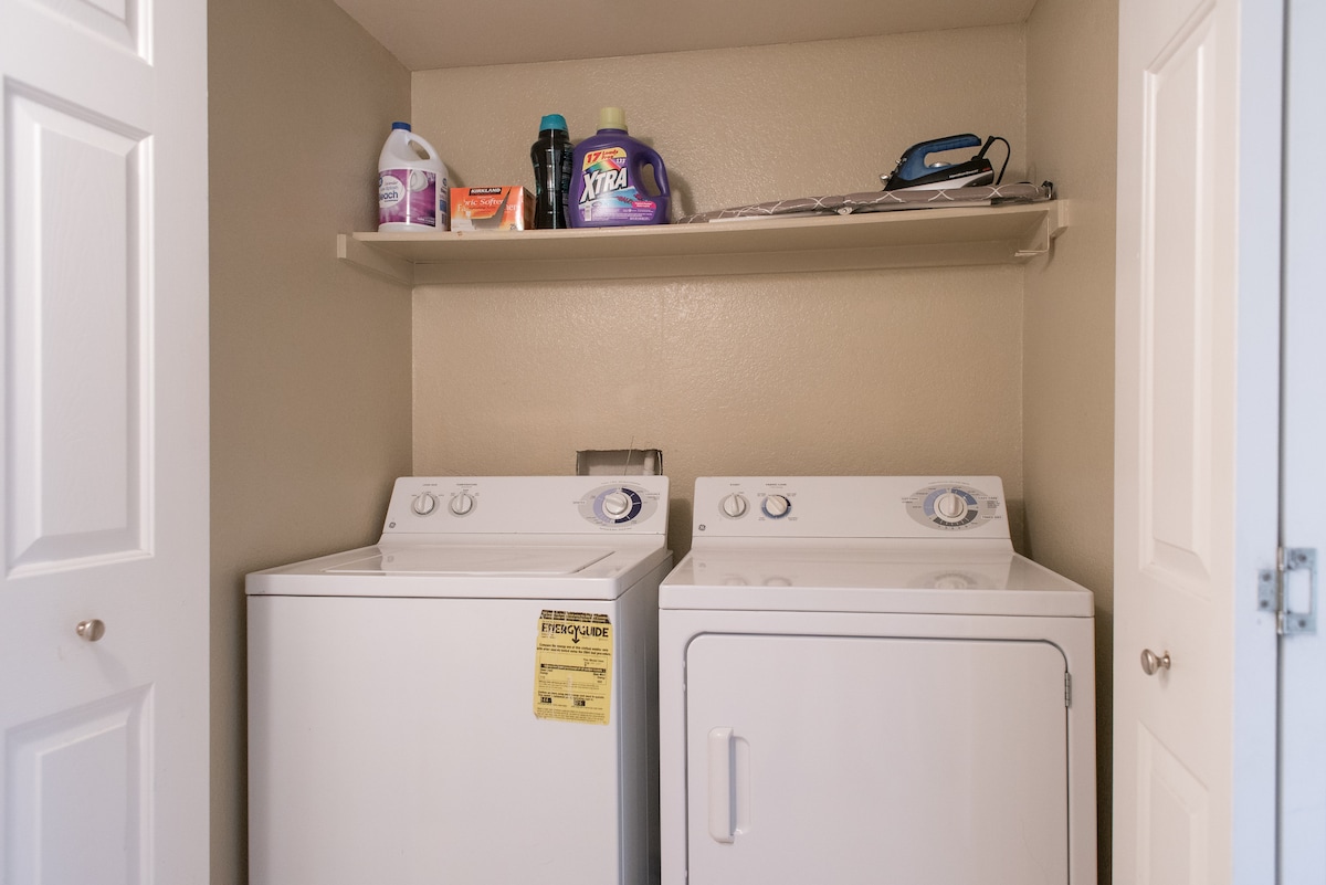 Beautiful 2BR/2BA, Gym & Pool, Room w/ Strip view