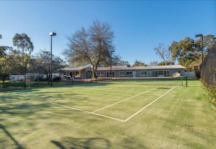 Luxury resort style living gallery image 2