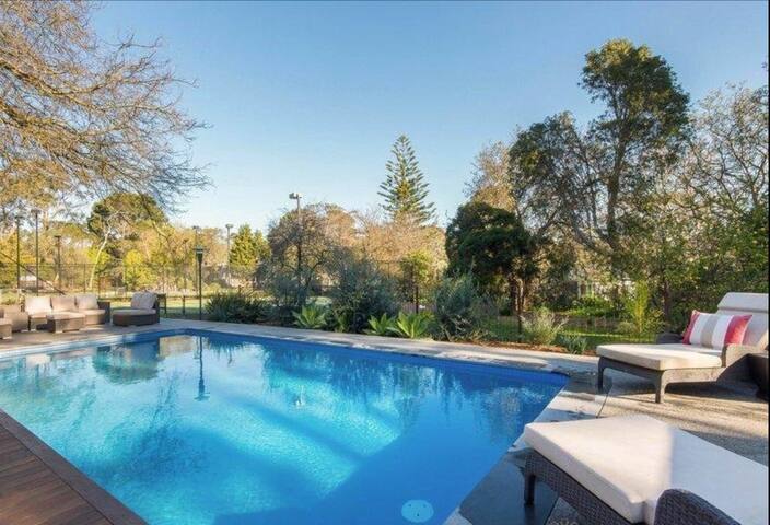 Luxury resort style living gallery image 3