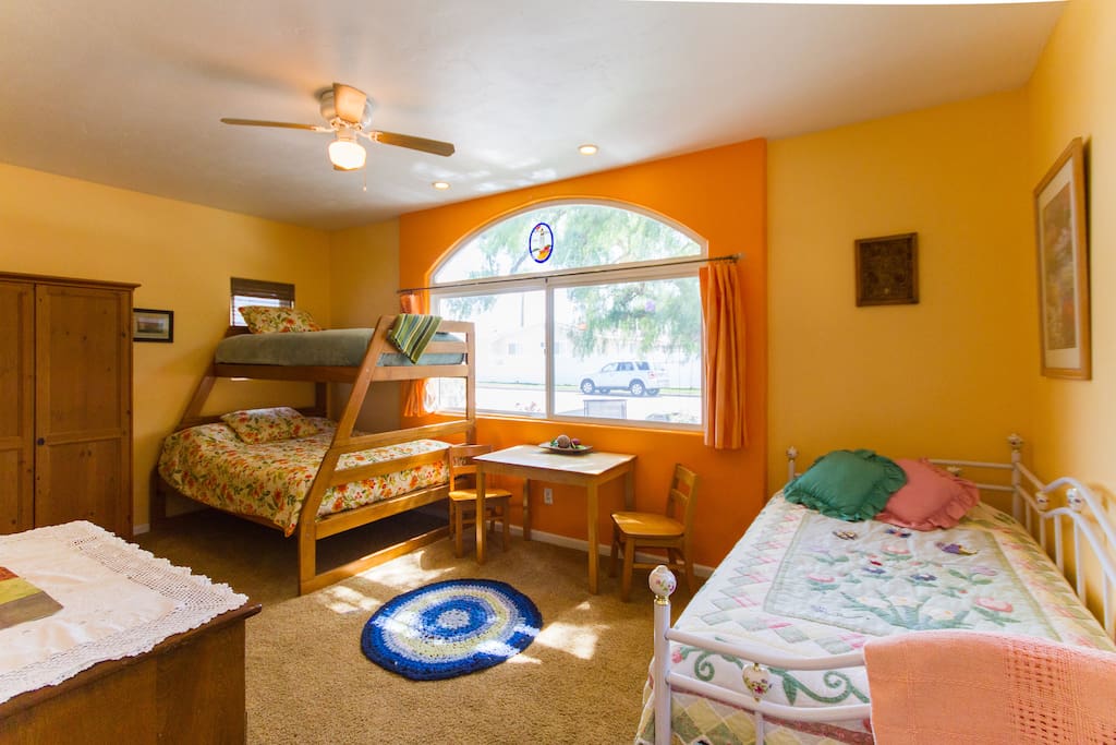 Airbnb Spacious n Comfy Bedroom-Sleeps up to 5!