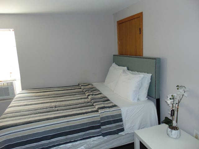 Comfy 1 bedroom apartment, parking, Wi-Fi, fruits