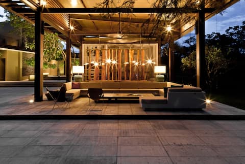 Popular Airbnb listing: White House - Mesa de Yeguas - in Anapoima