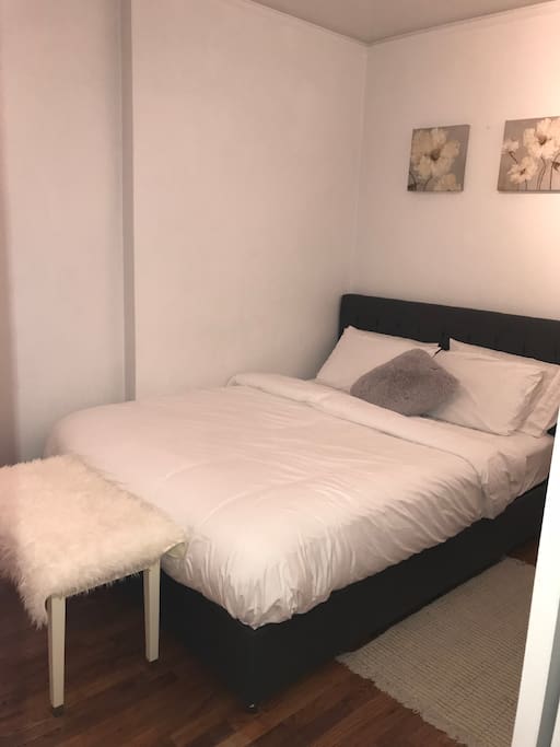 Bedroom, queen size bed