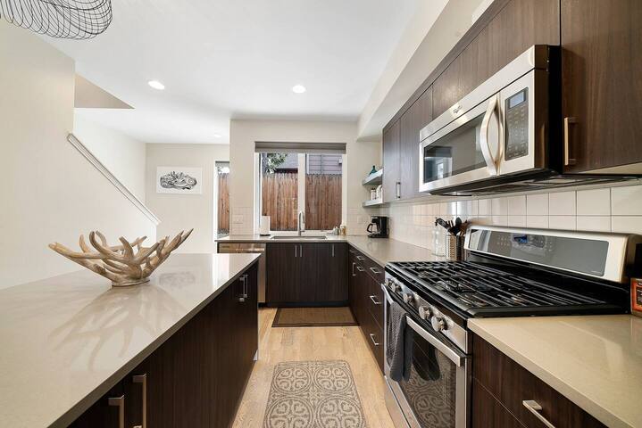 RiNo/Five Points home with a roof deck! gallery image 5