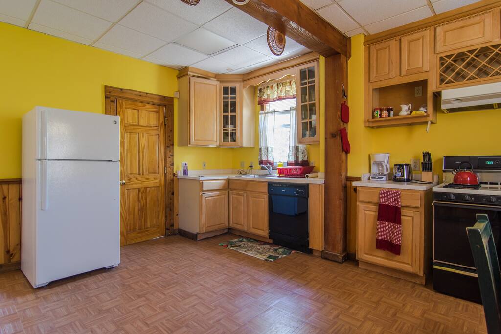 Kitchen (downstairs)