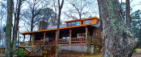 Rustic Cabin on the Lake