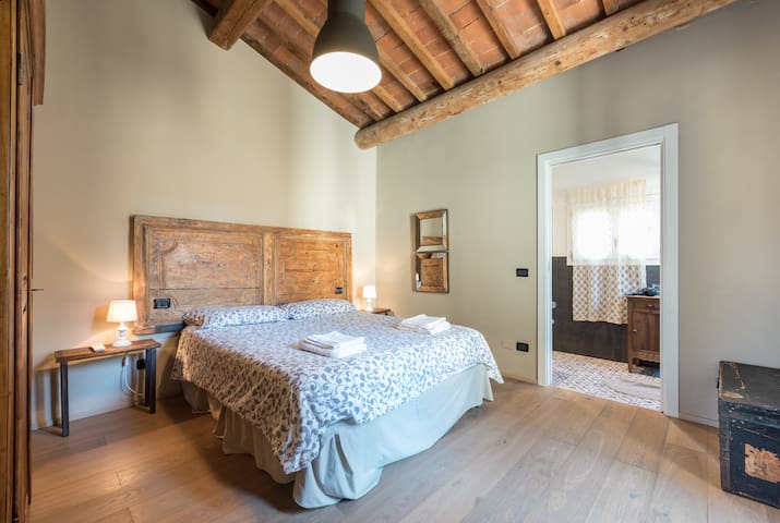 Luxury apt close to Duomo A/C WiFi