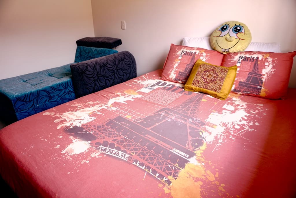 Queen Bed with additional single bed