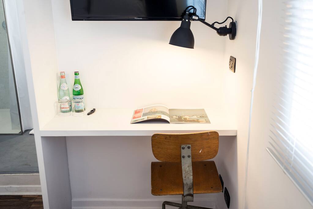 Cozy King (or Twin) Room with Street View