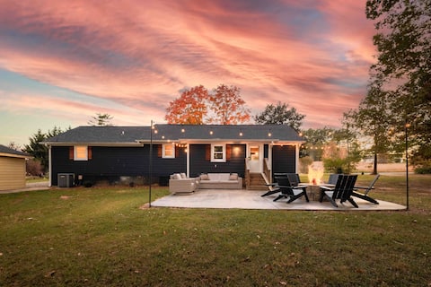 Maplewood Retreat | w/ HotTub & Fire Pit!