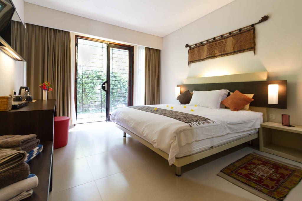 Sweet dreams in a comfortable queen size bed in a spacious light bedroom overlooking the back garden