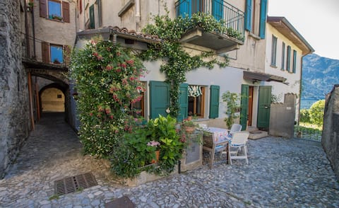 Popular Airbnb listing: La Casa di Giulino - Tremezzina - Lake Como in Tremezzina
