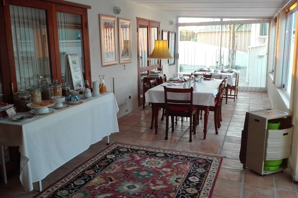 breakfast room