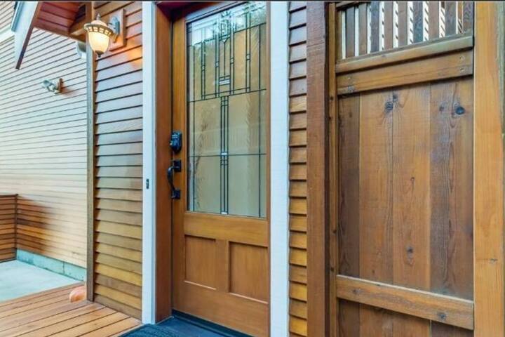 Matthews Beach Multi-Family gallery image 3