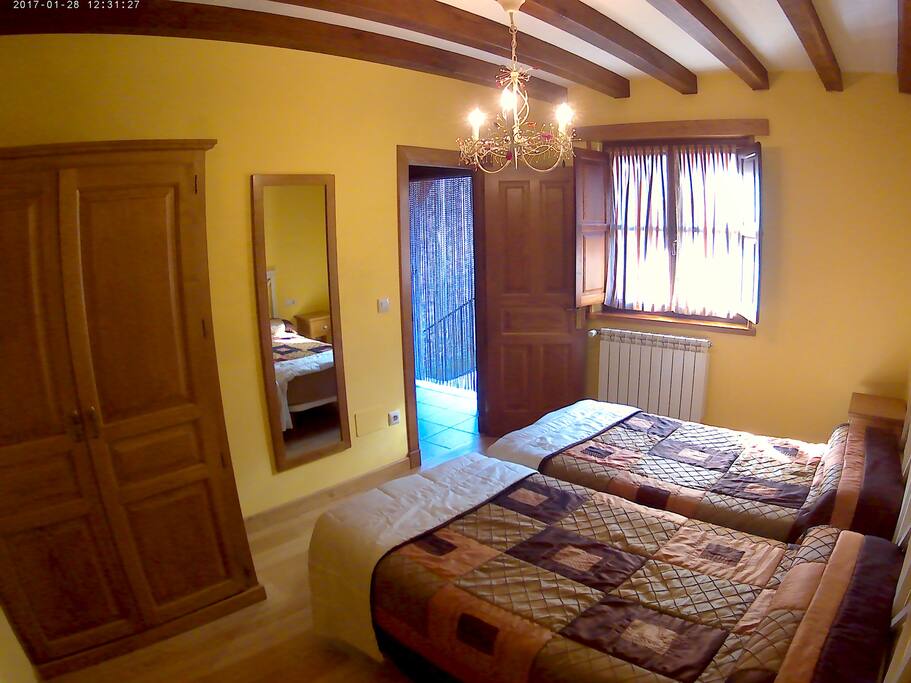 Habitación con camas individuales