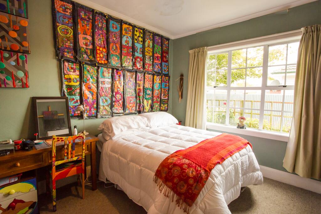 Lovely sunny bedroom overlooking garden