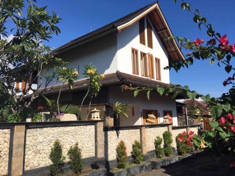 ervaar het Balinese dorpsleven in de Westerse luxe van Villa Ananda