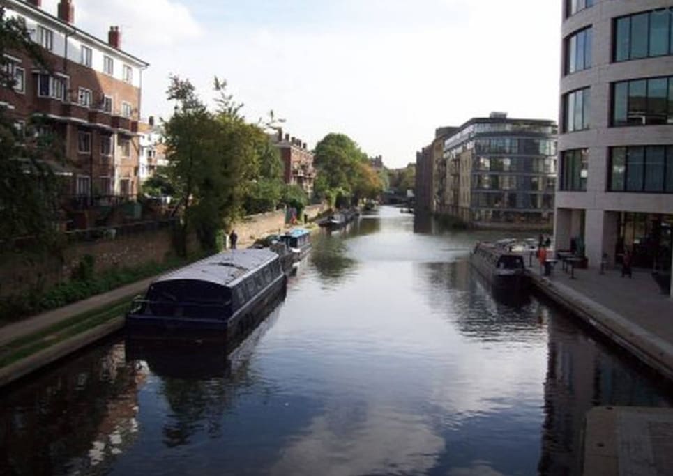Regents Canal is directly behind the flat - walk past the houseboats to Kings Cross in 10 minutes
