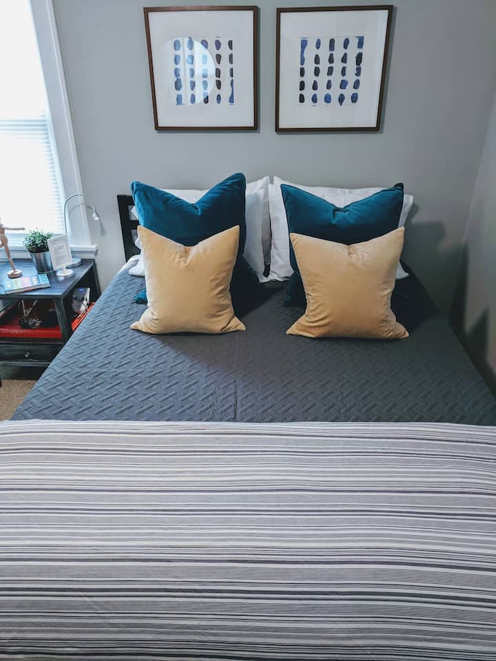 1号卧室配备标准双人床