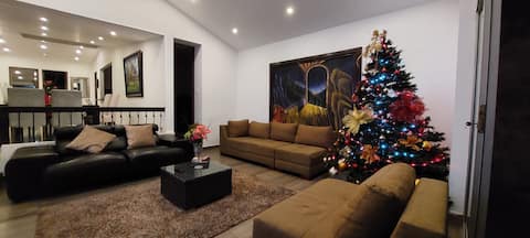 Popular Airbnb listing: Large, Luxurious House with an Excellent Location in Suba