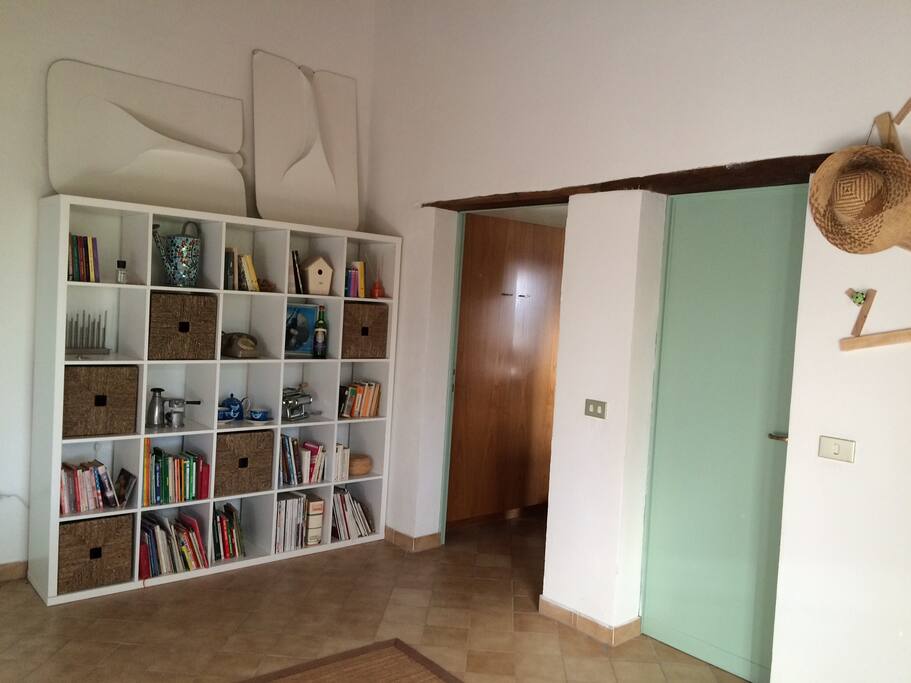 L'ingresso - The lobby
