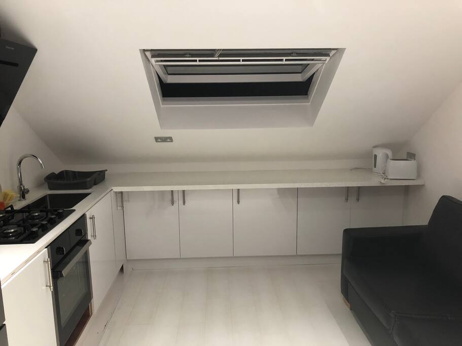 Lounge & Kitchen