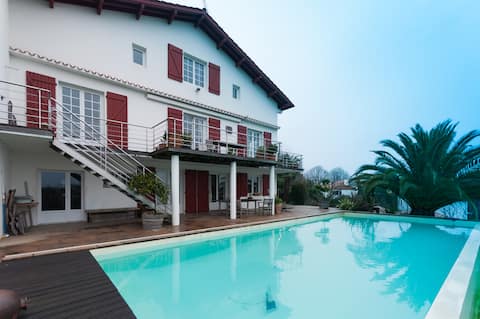 Propriété Airbnb réussie: The House on the Hill : Gorgeous 2-bed apartment à Ciboure